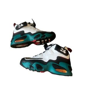 Nike Boys sneakers size: 6Y